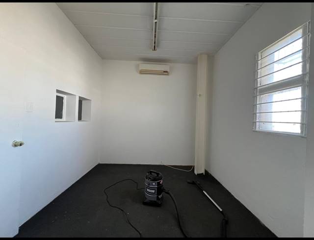 190M² WAREHOUSE TO LET IN LASER PARK